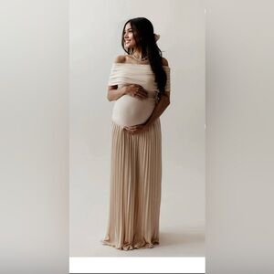 Momyknows Apricot Off Shoulder Pleated Maternity Maxi Dress size medium NWOT